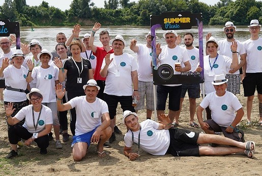 Kiváló hangulat a Tisza-parti piknikünkön